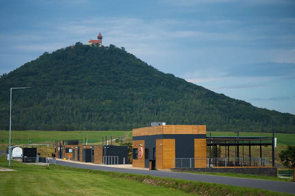 Jezero Most - hrad Hněvín