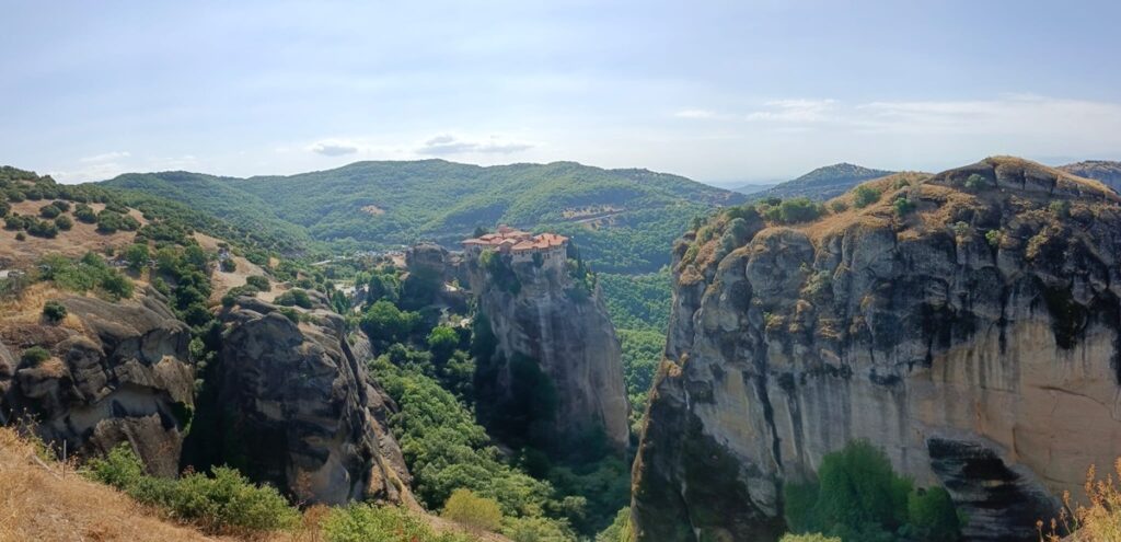 Meteora – Parkování, vstupné, oblečení a procházka po skalách