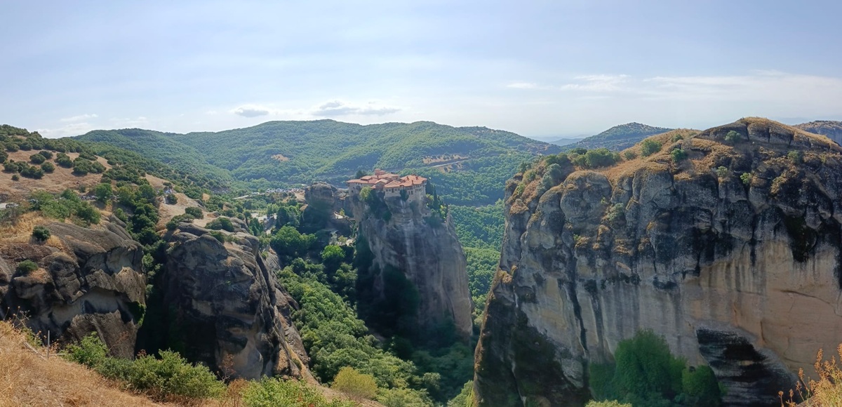 Meteora – Parkování, vstupné, oblečení a procházka po skalách